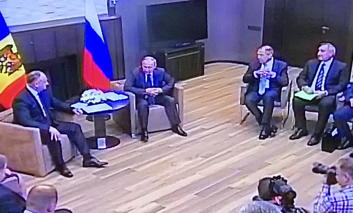 В Сочи началась встреча Путина и Додона