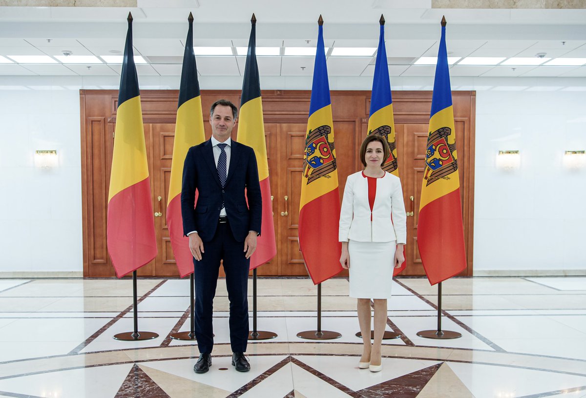 Maia Sandu: Welcomed Belgian PM @alexanderdecroo to Chisinau today. Had a good exchange on Moldova's humanitarian response to the war in Ukraine & its effects on our country. I look forward to expanding Moldova relations & count on Belgian support as we move on with our accession bid to the EU