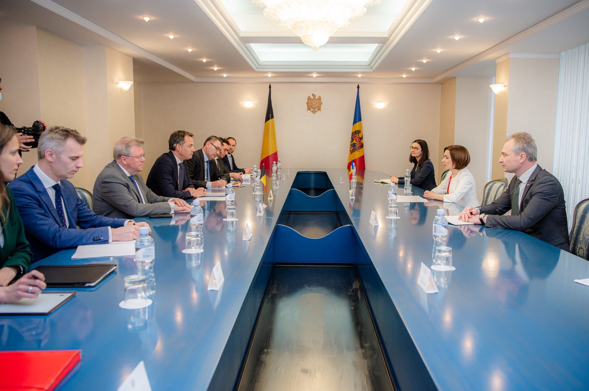 Maia Sandu: Welcomed Belgian PM @alexanderdecroo to Chisinau today. Had a good exchange on Moldova's humanitarian response to the war in Ukraine & its effects on our country. I look forward to expanding Moldova relations & count on Belgian support as we move on with our accession bid to the EU