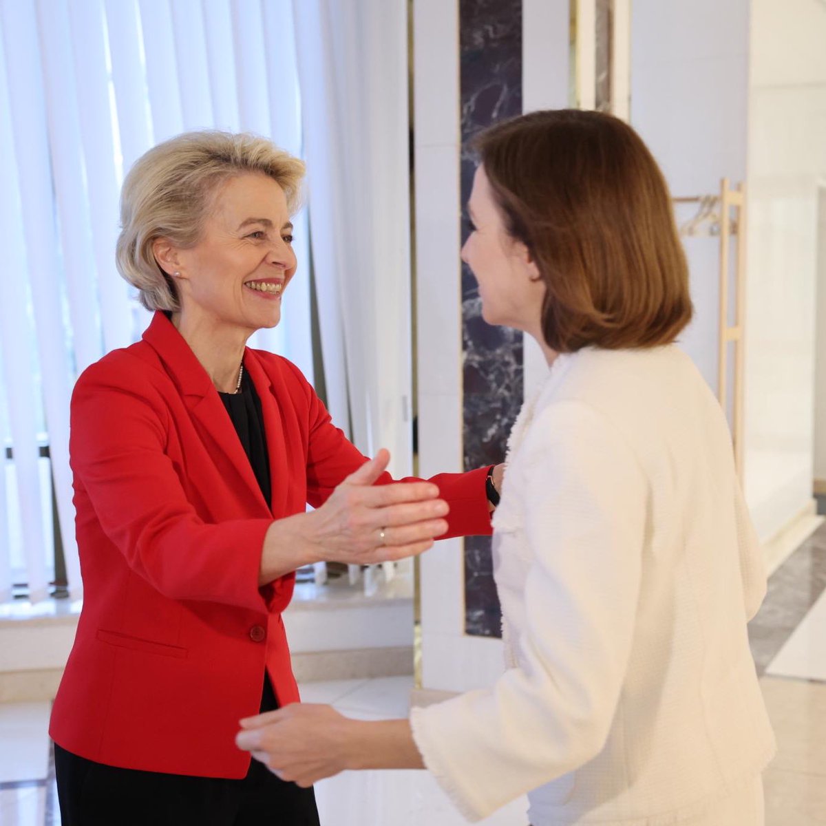 Ursula von der Leyen at meeting with Maia Sandy: I am glad to announce that we will provide an additional:  €200 million for your energy security ; €50 million in budgetary support  And we will help mobilise other international donors