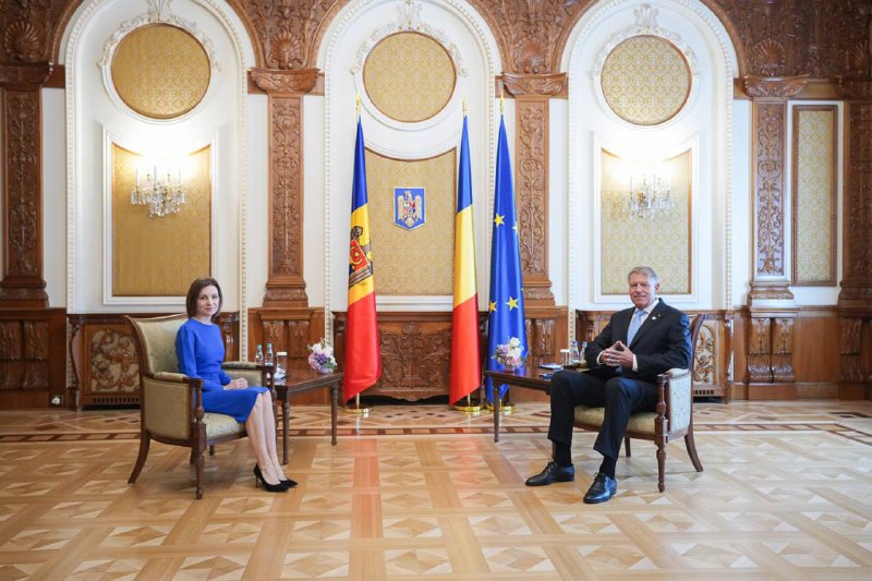 נשיאת מולדובה מאיה סנדו נמצאת בביקור רשמי ברומניה