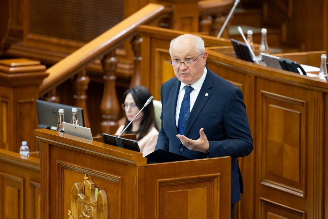 Moldova's Parliament just voted to make Romanian the only working language in plenary sessions, restricting Russian. Opposition parties walked out in protest, calling it censorship. Ruling majority: “The official language of the state is Romanian.”